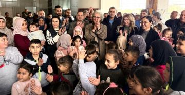 كرامي جالت في مراكز إيواء بطرابلس: أولويتنا دعم النازحين بالتوازي مع ضمان استمرارية القطاع التربوي كرامي جالت في مراكز إيواء بطرابلس: أولويتنا دعم النازحين بالتوازي مع ضمان استمرارية القطاع التربوي