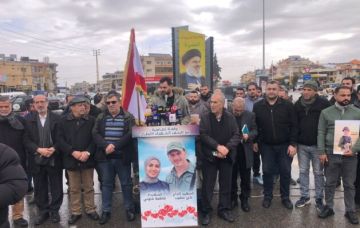 الموسوي خلال وقفة في بعلبك تنديدا باستشهاد علي شعيب وفاطمة ومحمد فتوني: لحماية الصحافيين من الاعتداءات الإسرائيلية الموسوي خلال وقفة في بعلبك تنديدا باستشهاد علي شعيب وفاطمة ومحمد فتوني: لحماية الصحافيين من الاعتداءات الإسرائيلية