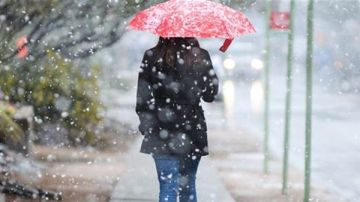 طقس مستقر غدا ومنخفض جوي مساء مع أمطار غزيرة ورياح ناشطة