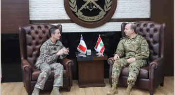 قائد الجيش يستقبل رئيس أركان الجيوش الفرنسية لمتابعة التطورات