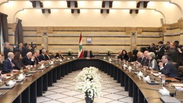 مجلس الوزراء يتجاهل مقاطعة وزراء الثنائي الجلسة...ويناقش النزوح وتداعياته(تقرير) مجلس الوزراء يتجاهل مقاطعة وزراء الثنائي الجلسة...ويناقش النزوح وتداعياته(تقرير)