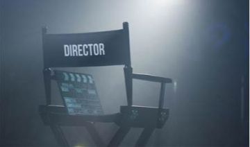 ممثل شهير يصرخ في وجه امرأة بمقهى.. شاهدوا الفيديو