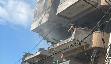 غارات عنيفة على الضاحية والجنوب ومقتل جنديين من اليونيفيل بإنفجار غامض غارات عنيفة على الضاحية والجنوب ومقتل جنديين من اليونيفيل بإنفجار غامض