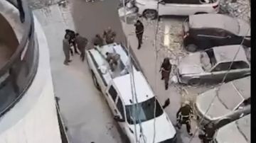 بالفيديو: الجيش ينقل الصاروخ الذي لم ينفجر بالفيديو: الجيش ينقل الصاروخ الذي لم ينفجر