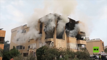 شاهد لحظة استهداف مبنى سكني في صيدا بغارة إسرائيلية شاهد لحظة استهداف مبنى سكني في صيدا بغارة إسرائيلية