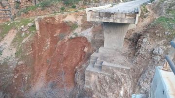 بالصورة: جسر الدلافة.. بعد الغارة