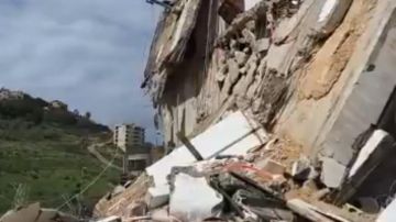 بالفيديو: دمار كبير بعد الغارة بالفيديو: دمار كبير بعد الغارة