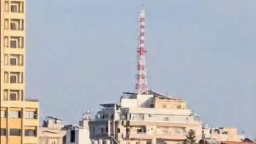 بالفيديو: غارة تسقط مبنى بشكل مرعب! بالفيديو: غارة تسقط مبنى بشكل مرعب!