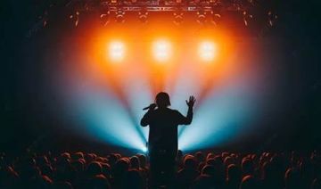 بعد أكثر من عامين الشرطة تنشر فيديو اعتقال مغني البوب بتهمة القيادة تحت تأثير الكحول