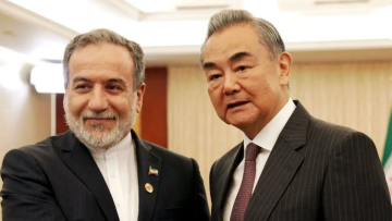 وانغ يؤكد لعراقجي دعم بكين لطهران في الدفاع عن سيادتها