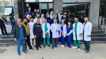 وقفة تضامنية في مستشفيات صور رفضا لاستهداف الطواقم الطبية وقفة تضامنية في مستشفيات صور رفضا لاستهداف الطواقم الطبية