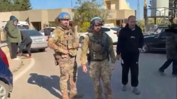 أهالي علما الشعب بدأوا بمغادرة بلدتهم أهالي علما الشعب بدأوا بمغادرة بلدتهم