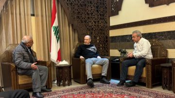 اجتماع في منزل محافظ الجنوب لمتابعة الأوضاع اجتماع في منزل محافظ الجنوب لمتابعة الأوضاع