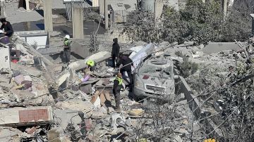 السفارة السورية لدى بيروت تتابع تداعيات القصف الإسرائيلي على شرق لبنان ومقتل 8 سوريين فيه السفارة السورية لدى بيروت تتابع تداعيات القصف الإسرائيلي على شرق لبنان ومقتل 8 سوريين فيه