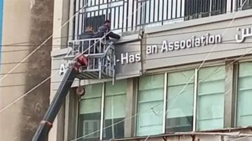 بلدية صيدا تباشر بازالة لافتة فرع مؤسسة القرض الحسن و إخلائه من الموجودات بالتنسيق مع قيادة الجيش ولجنة الميكانيزم