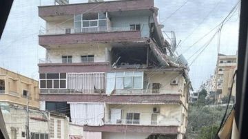 معلومات اولية عن اصابات في غارة استهدفت مبنى سكني في بلدة الغازية معلومات اولية عن اصابات في غارة استهدفت مبنى سكني في بلدة الغازية