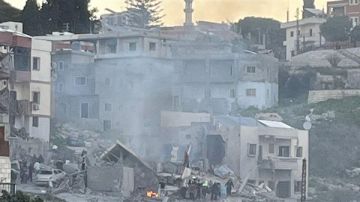 الدفاع المدني: إنقاذ مواطنة من تحت الأنقاض إثر غارة استهدفت مبنى في الغازية