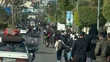 بالفيديو: نزوح جماعي على طريق المطار