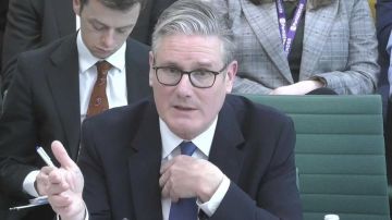 لماذا يتمسك ستارمر بعدم التدخل في الحرب ضد إيران؟ لماذا يتمسك ستارمر بعدم التدخل في الحرب ضد إيران؟