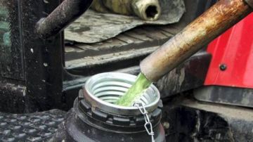 عملية غش خلال تعبئة المازوت: الداخلية تتحرك... وتوقيفات