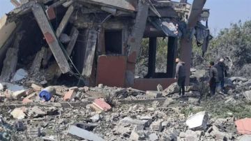 من مكان الغارة في ديرتقلا جنوبي لبنان