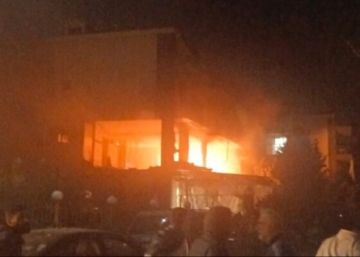 غارة إسرائيلية استهدفت مبنى في منطقة عرمون بمحافظة جبل لبنان فجر اليوم غارة إسرائيلية استهدفت مبنى في منطقة عرمون بمحافظة جبل لبنان فجر اليوم