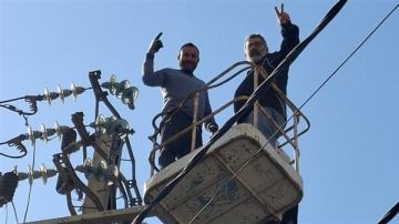 بعد غارة الامس العنيفة على مدينة صور ... اصلاح شبكة الكهرباء وفتح جزئي للطريق