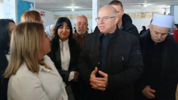 بين الغرف ومراكز الإيواء وزير العمل يطمئن النازحين