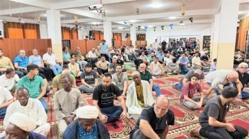 بالصور من أبيدجان: جمعية البر والتعاون تقيم صلاة عيد الفطر المبارك