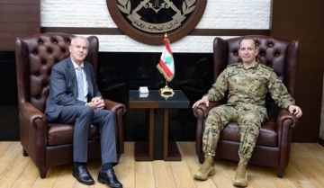 قائد الجيش استقبل السفير الأسترالي مودعا وهاشم ووفدا من البطريركية المارونية مقدرين جهود الجيش قائد الجيش استقبل السفير الأسترالي مودعا وهاشم ووفدا من البطريركية المارونية مقدرين جهود الجيش