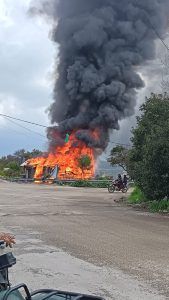 ماس كهرباء ادى الى احتراق كافيه المختار في بلدة عدلون وليس على اثر غارة