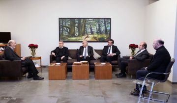 وفد التقدمي في معراب موفدا من جنبلاط وفد التقدمي في معراب موفدا من جنبلاط