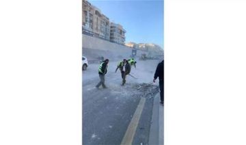 الأشغال في بيان: فرقنا أزالت أنقاض الغارة عن طريق المطار وأعادت فتحه أمام حركة السير الأشغال في بيان: فرقنا أزالت أنقاض الغارة عن طريق المطار وأعادت فتحه أمام حركة السير