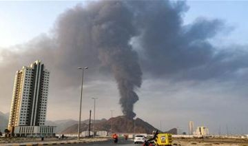 في الفجيرة.. تعليق بعض عمليات تحميل النفط بسبب حريق 