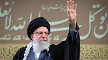 ارتقاء قائد الجمهورية الإسلامية في ايران الإمام السيد علي الخامنئي