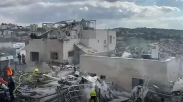 بالفيديو: صاروخ على ملجأ عام في بيت شيمش.. ودمار كبير بالفيديو: صاروخ على ملجأ عام في بيت شيمش.. ودمار كبير