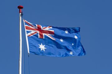 أستراليا تسحب موظفيها غير الأساسيين من إسرائيل والإمارات ولبنان