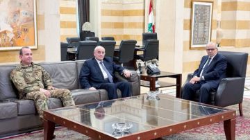 رئيس الحكومة يلتقي وزير الدفاع وقائد الجيش