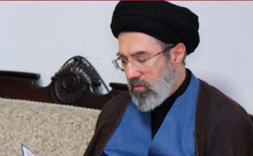 من هو مجتبى خامنئي المرشد الإيراني الجديد؟