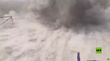 جنوب لبنان.. لحظة إصابة مراسل RT ستيف سويني ومصوره بهجوم إسرائيلي