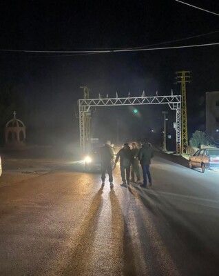 لا صحة للمعلومات عن إقامة القوات حاجزا يمنع المواطنين من المرور باتجاه دير الأحمر