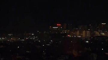 بالفيديو: طائرة تهبط على وقع الغارة