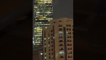 بالفيديو: مسيرة إيرانية تستهدف مبنى في دبي