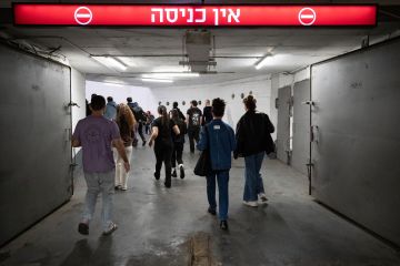 شلل وتعتيم واسع في إسرائيل.. قرارات وقيود جديدة للجبهة الداخلية وسط تصاعد الضربات من إيران ولبنان 