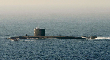 غواصة تعمل بالطاقة النووية ومزودة بصواريخ كروز تتخذ موقعا لها في بحر العرب