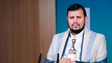 السيد الحوثي: نبارك للشعب الايراني اختيار القائد الثالث للثورة والجمهورية الإسلامية السيد مجتبى خامنئي