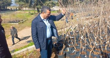 هاني جال على مشاتل الوزارة في حمانا وشتورا وأكد دعم المزارعين والأمن الغذائي رغم العدوان هاني جال على مشاتل الوزارة في حمانا وشتورا وأكد دعم المزارعين والأمن الغذائي رغم العدوان