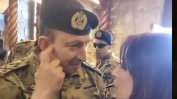 امرأة لقائد الجيش: نحنا بحمايتكن