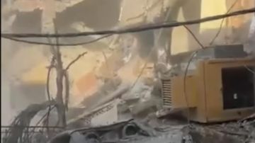 بالفيديو: غارة على مبنى سكني