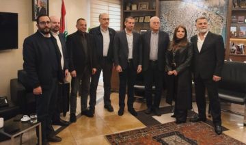 وفد من التيار زار بلديتي برج حمود والفنار للاطلاع على سير العمل بظل الأوضاع الراهنة وفد من التيار زار بلديتي برج حمود والفنار للاطلاع على سير العمل بظل الأوضاع الراهنة